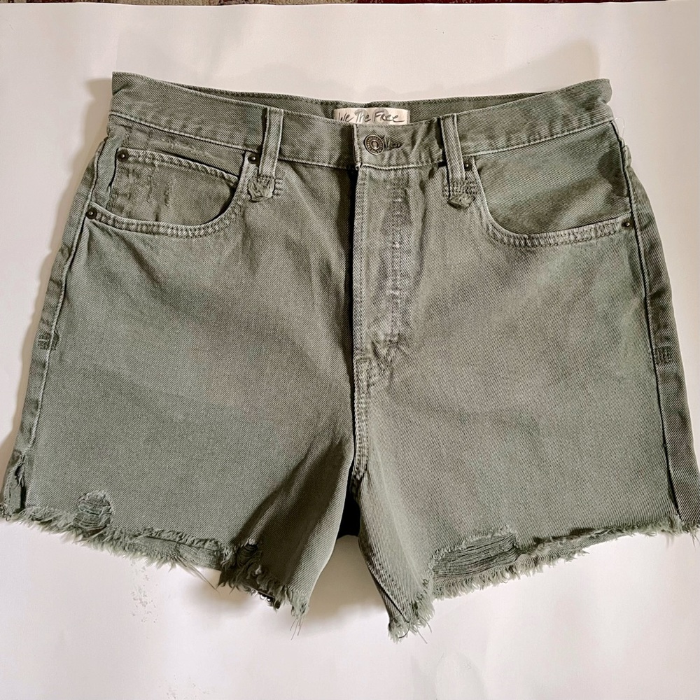 Free People Women’s Makai Cut-Off Denim Shorts Light Army Green Raw Hem Size 29.